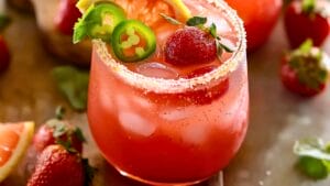 Spice Up Your Night with This Easy Strawberry Paloma Recipe 1 Spice Up Your Night with This Easy Strawberry Paloma Recipe - Spicy Strawberry Paloma midia