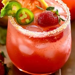 Spice Up Your Night with This Easy Strawberry Paloma Recipe 4 Spice Up Your Night with This Easy Strawberry Paloma Recipe - Spicy Strawberry Paloma midia
