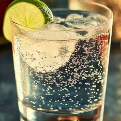 Skinny Spiked Sparkling Water for a Light Sip 5 Skinny Spiked Sparkling Water for a Light Sip - Spiked Sparkling Water Cocktail midia