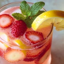Sweet & Tangy Spiked Strawberry Lemonade Recipe 5 Sweet & Tangy Spiked Strawberry Lemonade Recipe - Spiked Strawberry Lemonade midia