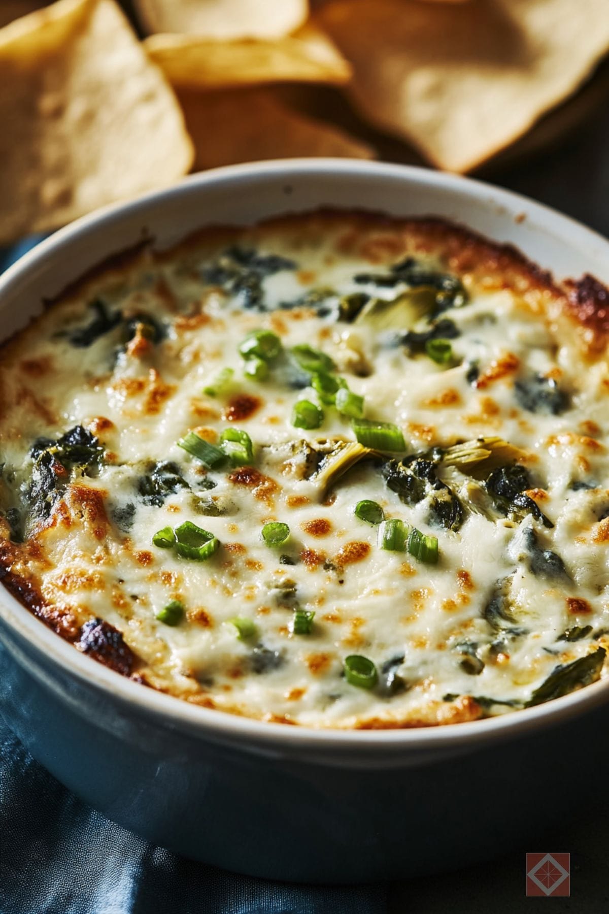 12 Easy & Irresistible Appetizer and Snack Recipes to Wow Your Guests 7 12 Easy & Irresistible Appetizer and Snack Recipes to Wow Your Guests - Spinach Artichoke Dip pin 1 midia