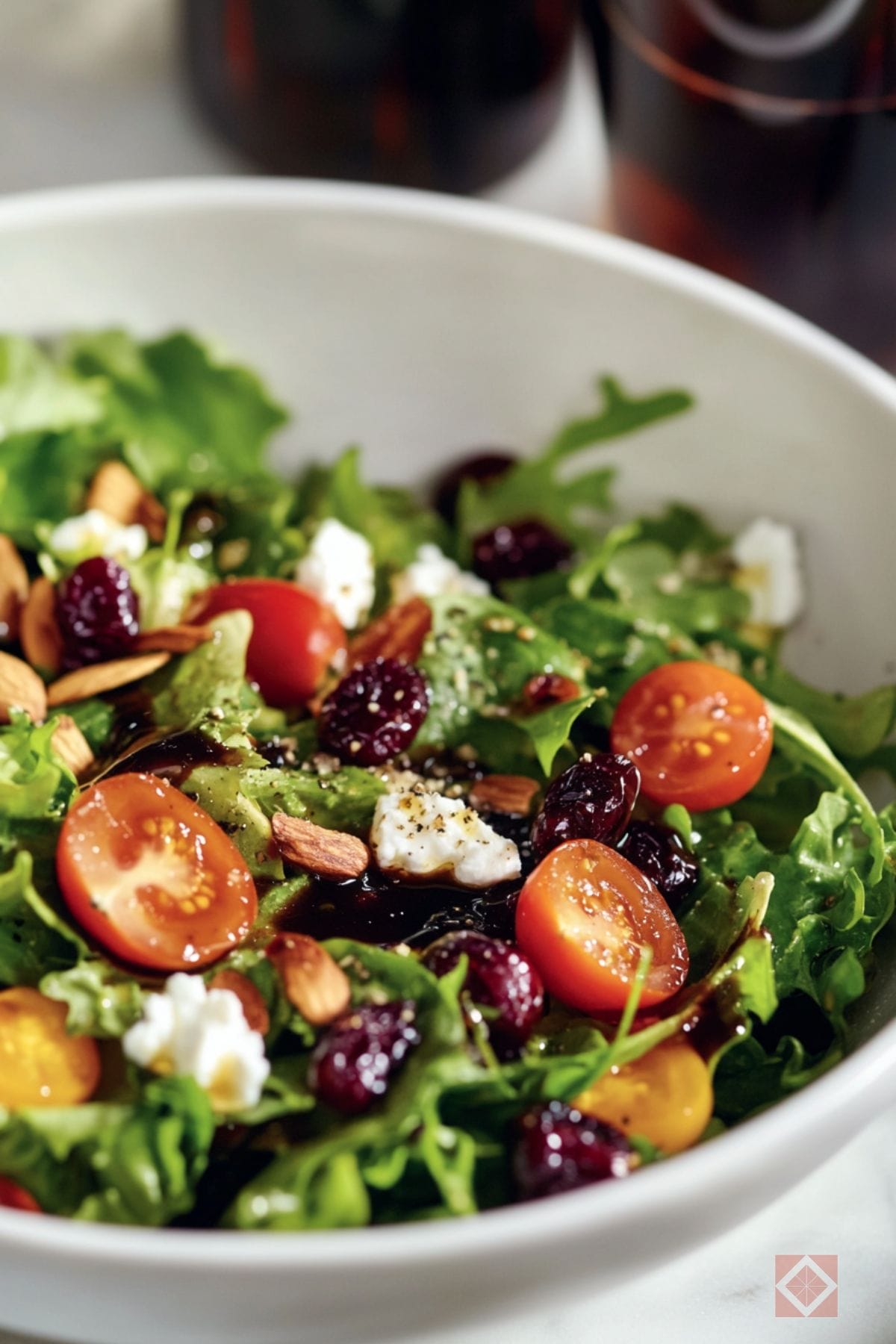 This 15-Minute Spring Salad Tastes Like It Came From a Restaurant 4 This 15-Minute Spring Salad Tastes Like It Came From a Restaurant - Spring Greens Salad pin 2 midia