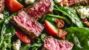 Best Steak Tips with Wilted Spinach, Gorgonzola & Apple Salad One-Pot Recipe 1 Best Steak Tips with Wilted Spinach, Gorgonzola & Apple Salad One-Pot Recipe - Steak Tips with Wilted Spinach Gorgonzola and Apple Salad midia