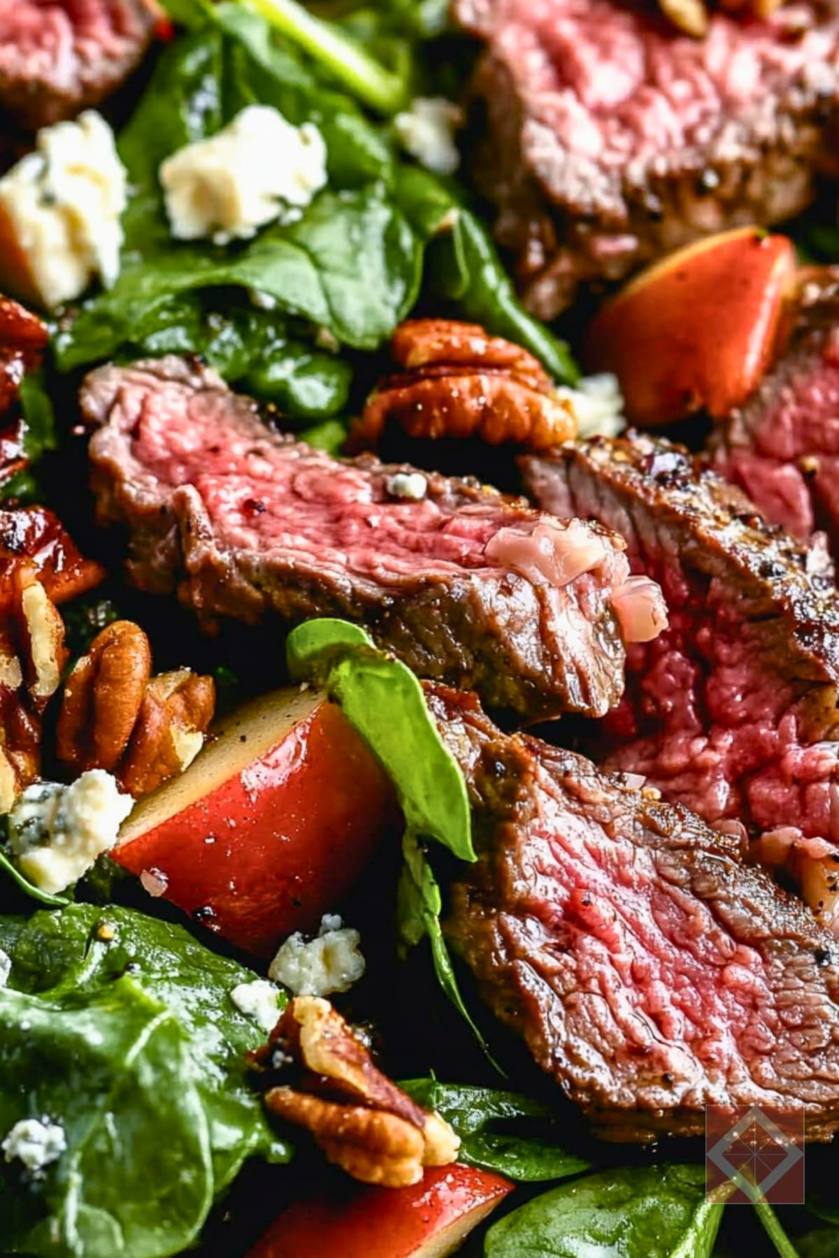 Best Steak Tips with Wilted Spinach, Gorgonzola & Apple Salad One-Pot Recipe 2 Best Steak Tips with Wilted Spinach, Gorgonzola & Apple Salad One-Pot Recipe - Steak Tips with Wilted Spinach Gorgonzola and Apple Salad pin 1 midia