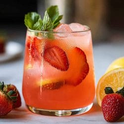 Simple Strawberry Lemonade Juicing Recipe 5 Simple Strawberry Lemonade Juicing Recipe - Strawberry Lemonade Juice midia