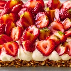 Sweet & Salty Strawberry Pretzel Tart Perfection 5 Sweet & Salty Strawberry Pretzel Tart Perfection - Strawberry Pretzel Tart midia