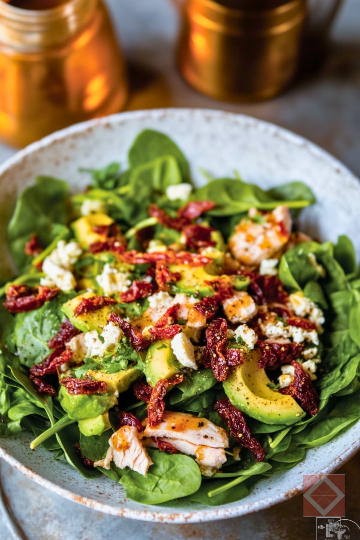 Mediterranean-Inspired Avocado & Sun-Dried Tomato Salad Recipe 2 Mediterranean-Inspired Avocado & Sun-Dried Tomato Salad Recipe - Sun Dried Tomato and Avocado Salad with Chicken pin 1 midia