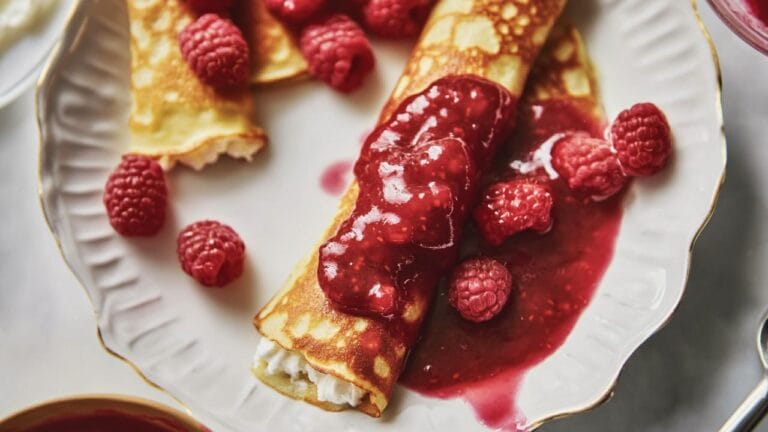 How to Make Sweet Cheese Crepes with Raspberry Sauce 3 How to Make Sweet Cheese Crepes with Raspberry Sauce - Sweet Cheese Crepes with Raspberry sauce midia