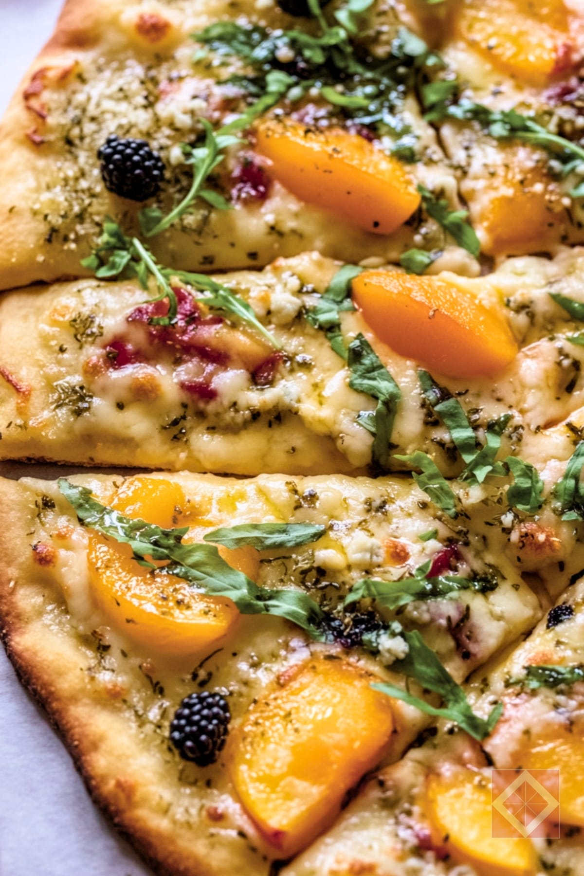 Mediterranean-Inspired White Pizza with Balsamic Drizzle Recipe 2 Mediterranean-Inspired White Pizza with Balsamic Drizzle Recipe - Three Cheese and Nectarine White Pizza pin 1 midia