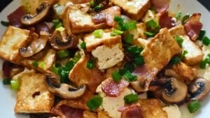 20-Minute Tofu & Bacon Dinner Recipe You'll Love 1 20-Minute Tofu & Bacon Dinner Recipe You'll Love - Tofu Bacon Dinner midia