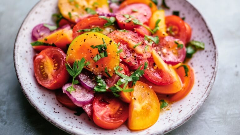 The Best Tomato Salad Recipe for Dinner - Tomato Salad midia