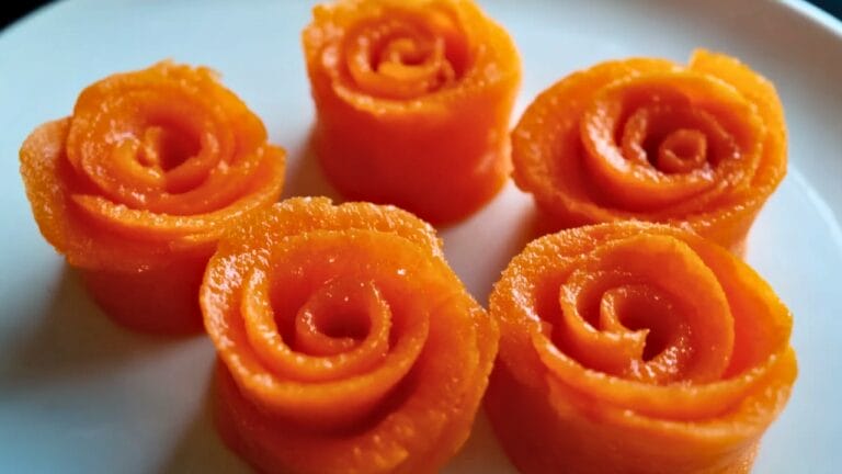 Easy Carrot Rose Recipe for Creative Cake Toppings 10 Easy Carrot Rose Recipe for Creative Cake Toppings - Twisted Carrot Roses midia