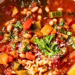 Fight Inflammation with This Flavorful Vegan Soup Recipe 4 Fight Inflammation with This Flavorful Vegan Soup Recipe - Vegan Minestrone with Herb Oil midia