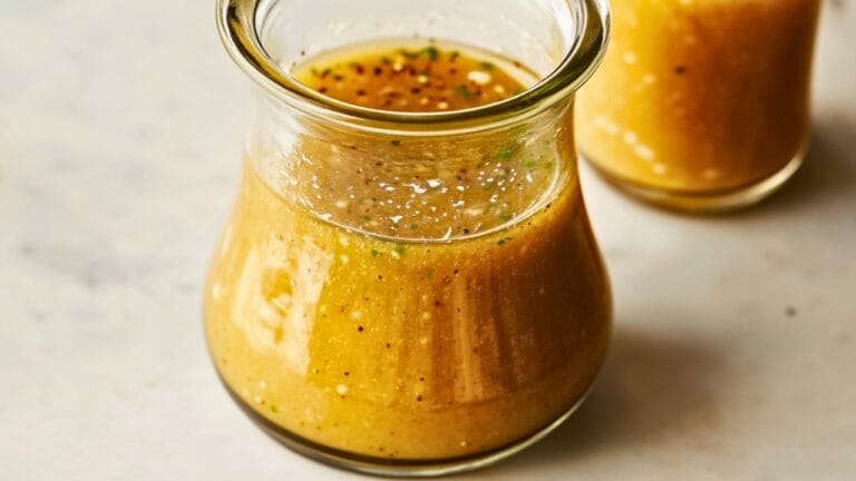 3 Homemade Vinaigrettes That’ll Make You Actually Want to Eat Salad 4 3 Homemade Vinaigrettes That’ll Make You Actually Want to Eat Salad - Vinaigrette midia
