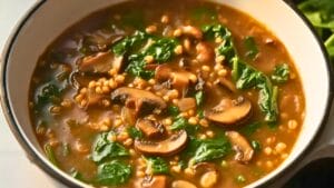 Easy Wheat Berry & Wild Mushroom Stew One-Pot Recipe for Vegans 1 Easy Wheat Berry & Wild Mushroom Stew One-Pot Recipe for Vegans - Wheat Berry and Wild Mushroom Stew One Pot midia