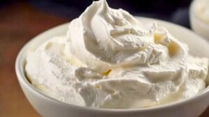 Make-Ahead Whipped Cream for Busy Bakers 1 Make-Ahead Whipped Cream for Busy Bakers - Whipped Cream midia