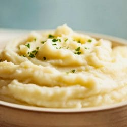 Irresistibly Easy & Creamy Whipped Mashed Potatoes 5 Irresistibly Easy & Creamy Whipped Mashed Potatoes - Whipped Mashed Potatoes midia
