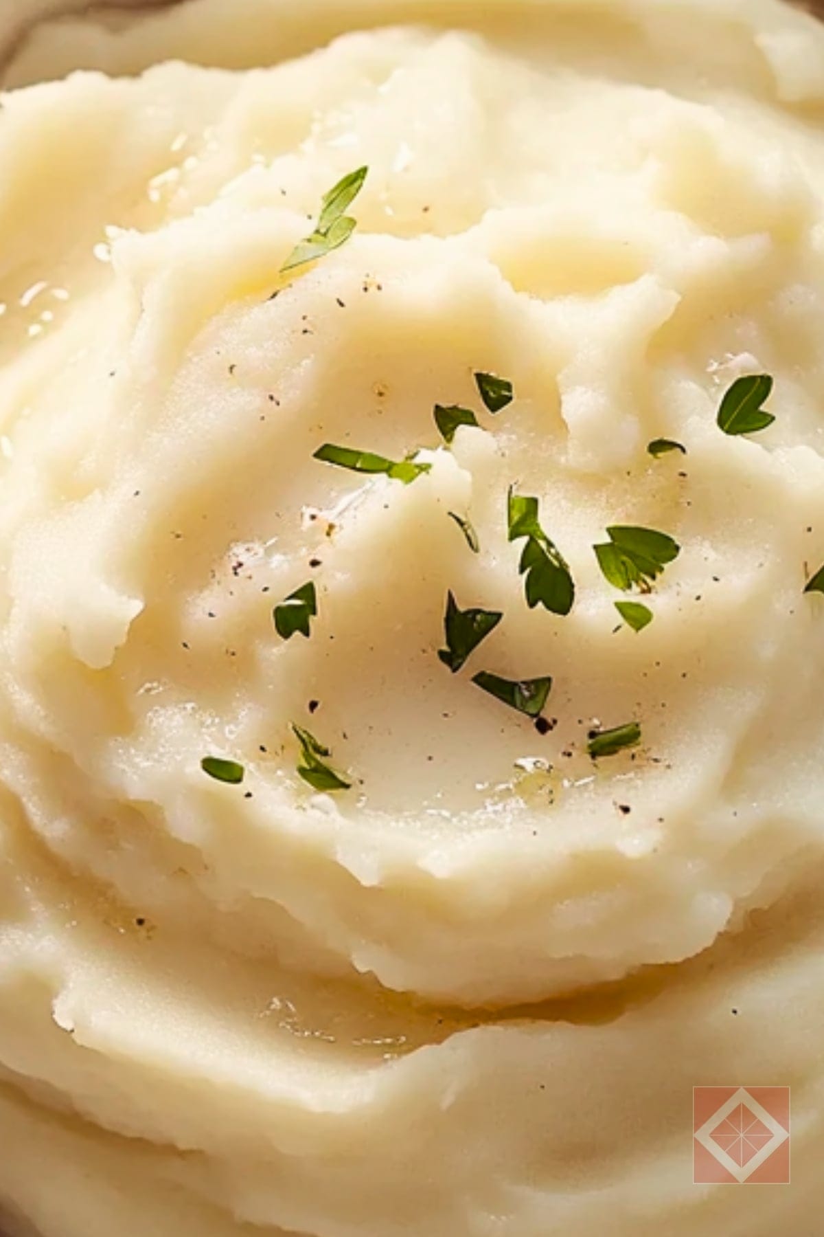 Irresistibly Easy & Creamy Whipped Mashed Potatoes 4 Irresistibly Easy & Creamy Whipped Mashed Potatoes - Whipped Mashed Potatoes pin 2 midia