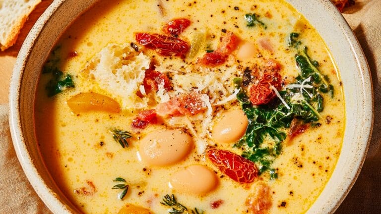 Easy White Bean Soup with Sun-Dried Tomatoes & Kale One Pot Recipe 6 Easy White Bean Soup with Sun-Dried Tomatoes & Kale One Pot Recipe - White Bean Soup with Sun Dried Tomatoes and Kale midia