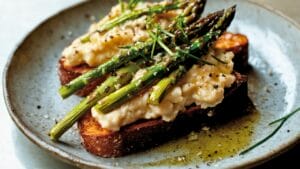 Smashed White Bean Toast with Roasted Asparagus & Sumac for a Simple Dinner 1 Smashed White Bean Toast with Roasted Asparagus & Sumac for a Simple Dinner - White Bean and Asparagus Toasts midia