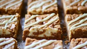 Chewy White Chocolate Blondies with a Butterscotch Twist 1 Chewy White Chocolate Blondies with a Butterscotch Twist - White Chocolate Butterscotch Blondies midia