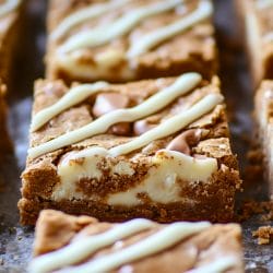 Chewy White Chocolate Blondies with a Butterscotch Twist 5 Chewy White Chocolate Blondies with a Butterscotch Twist - White Chocolate Butterscotch Blondies midia