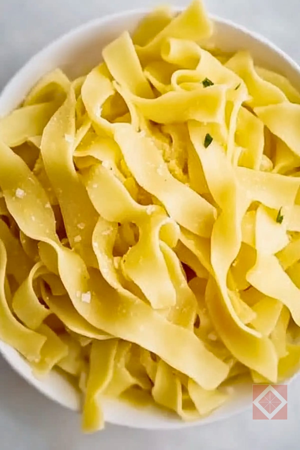 10 Irresistible One-Pot Side Dish Recipes You Need to Try Tonight 4 10 Irresistible One-Pot Side Dish Recipes You Need to Try Tonight - Wide Egg Noodles pin 1 midia