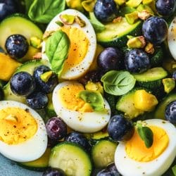 This Zucchini & Blueberry Breakfast Salad Breaks All Rules 6 This Zucchini & Blueberry Breakfast Salad Breaks All Rules - Zucchini and Blueberry Breakfast Salad midia