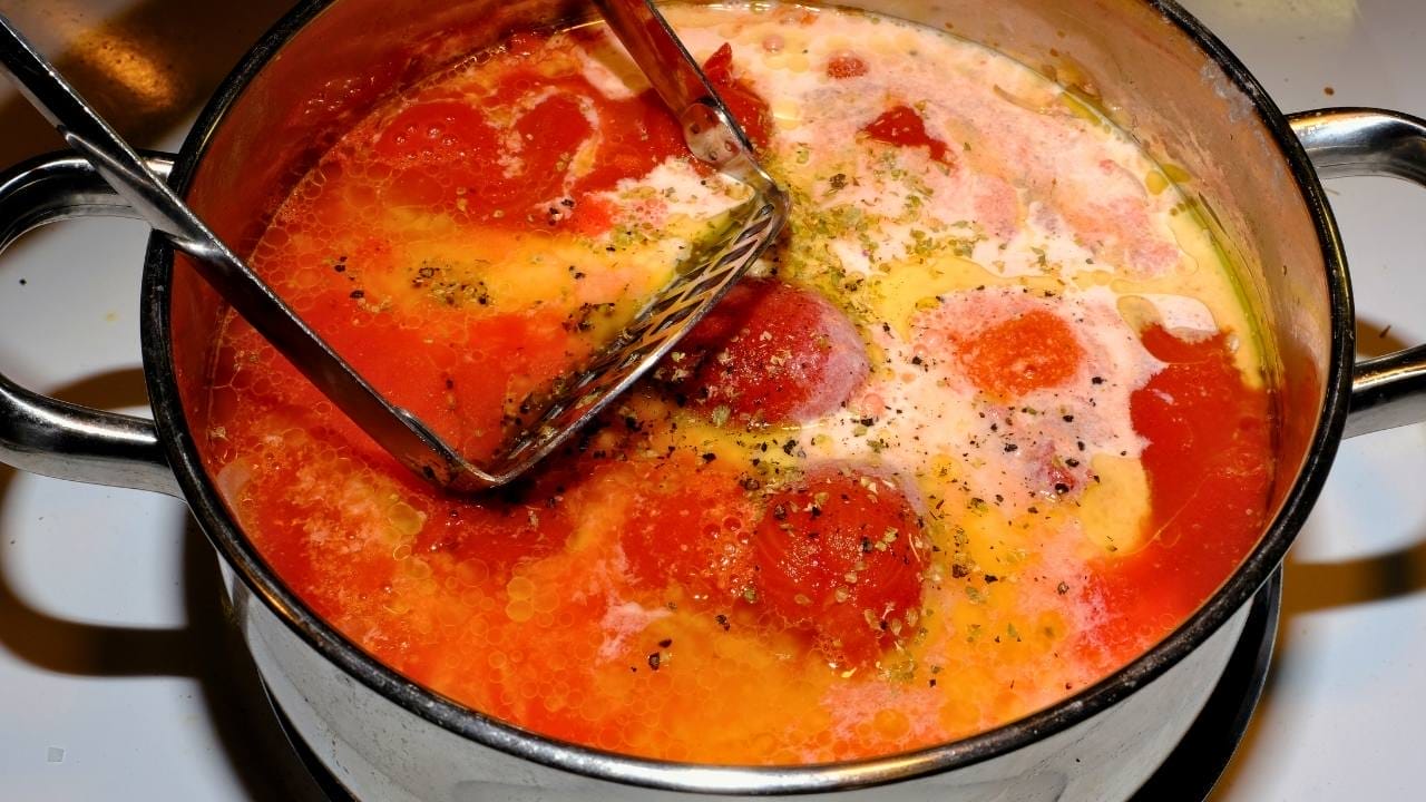 30 minute tomato soup that tastes like you spent all day on it (plus brie grilled cheese) 4 30 minute tomato soup that tastes like you spent all day on it (plus brie grilled cheese) - tomato soup s2184425439dnoh