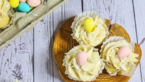 Lemon-Filled Easter Cupcakes With Creamy Frosting 1 Lemon-Filled Easter Cupcakes With Creamy Frosting - vanilla frosted cupcakes 2