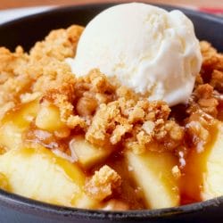 Warm & Cozy Instant Pot Apple Crumble Cobbler Recipe 4 Warm & Cozy Instant Pot Apple Crumble Cobbler Recipe - Apple Crumble Cobbler midia