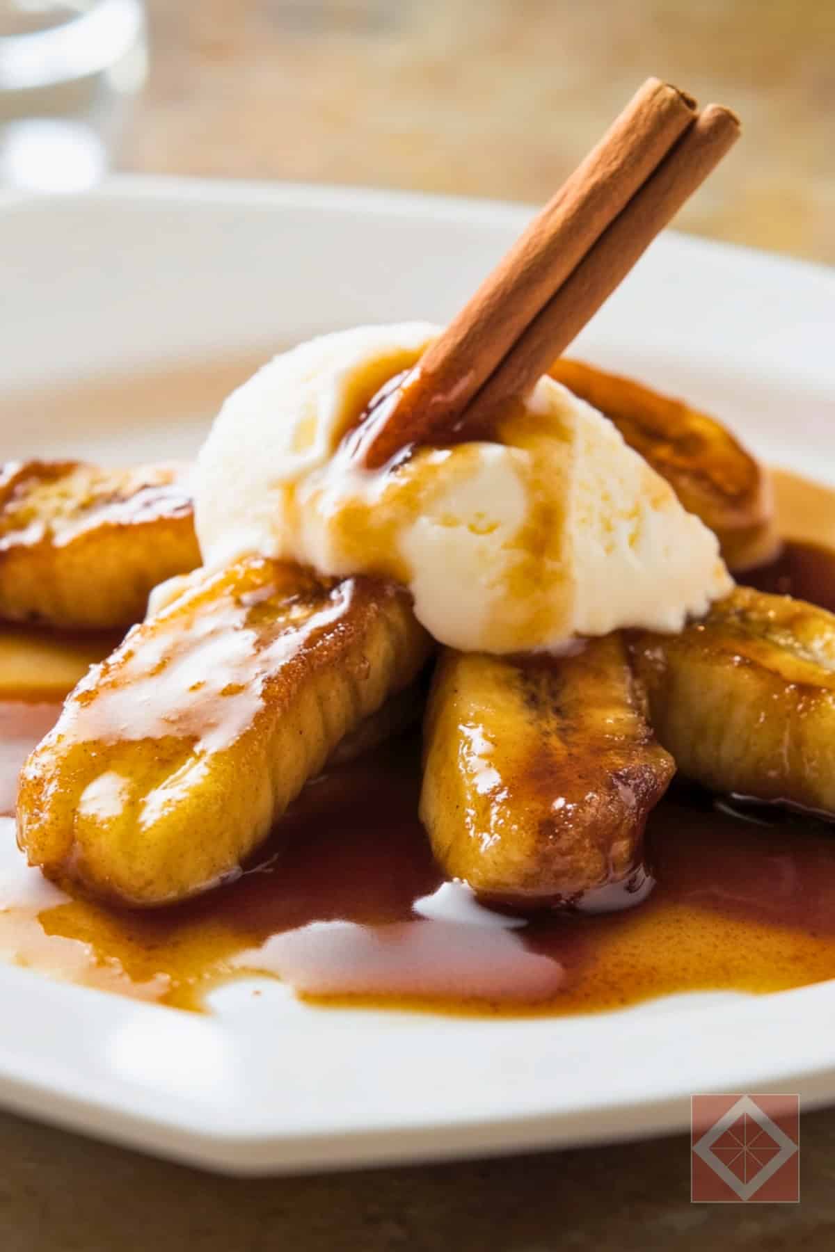 Easy Bananas Foster One-Pot Recipe for a Quick Gourmet Dessert 2 Easy Bananas Foster One-Pot Recipe for a Quick Gourmet Dessert - Bananas Foster pin 1 midia 1