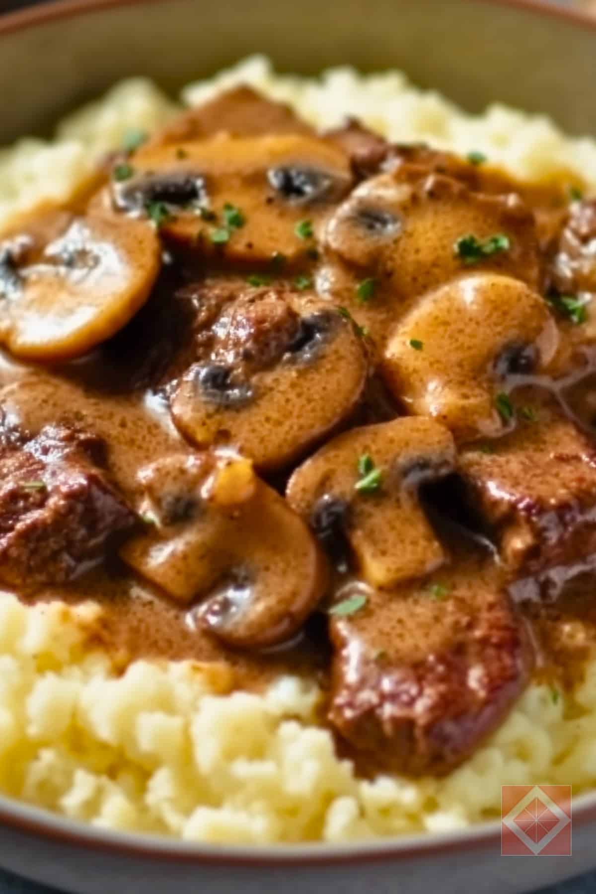 Creamy & Easy Beef Stroganoff for a Protein-Packed Meal 4 Creamy & Easy Beef Stroganoff for a Protein-Packed Meal - Beef Stroganoff over Cauliflower Rice pin 2 midia