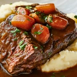 Best Braised Steaks with Garlicky Smashed Potatoes 4 Best Braised Steaks with Garlicky Smashed Potatoes - Best Braised Steaks with Garlicky Smashed Potatoes One Pot midia