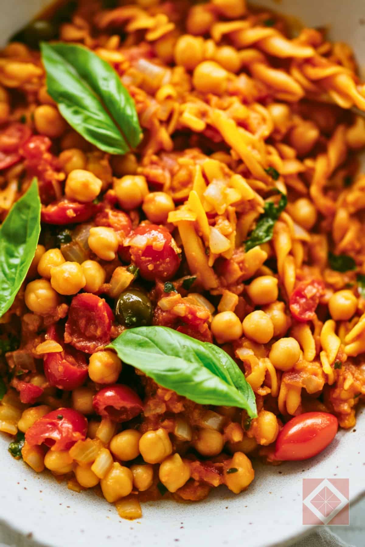 Bold & Briny Red Lentil Pasta: A Quick Vegan Recipe 3 Bold & Briny Red Lentil Pasta: A Quick Vegan Recipe - Bold Briny Red Lentil Pasta pin 1 midia