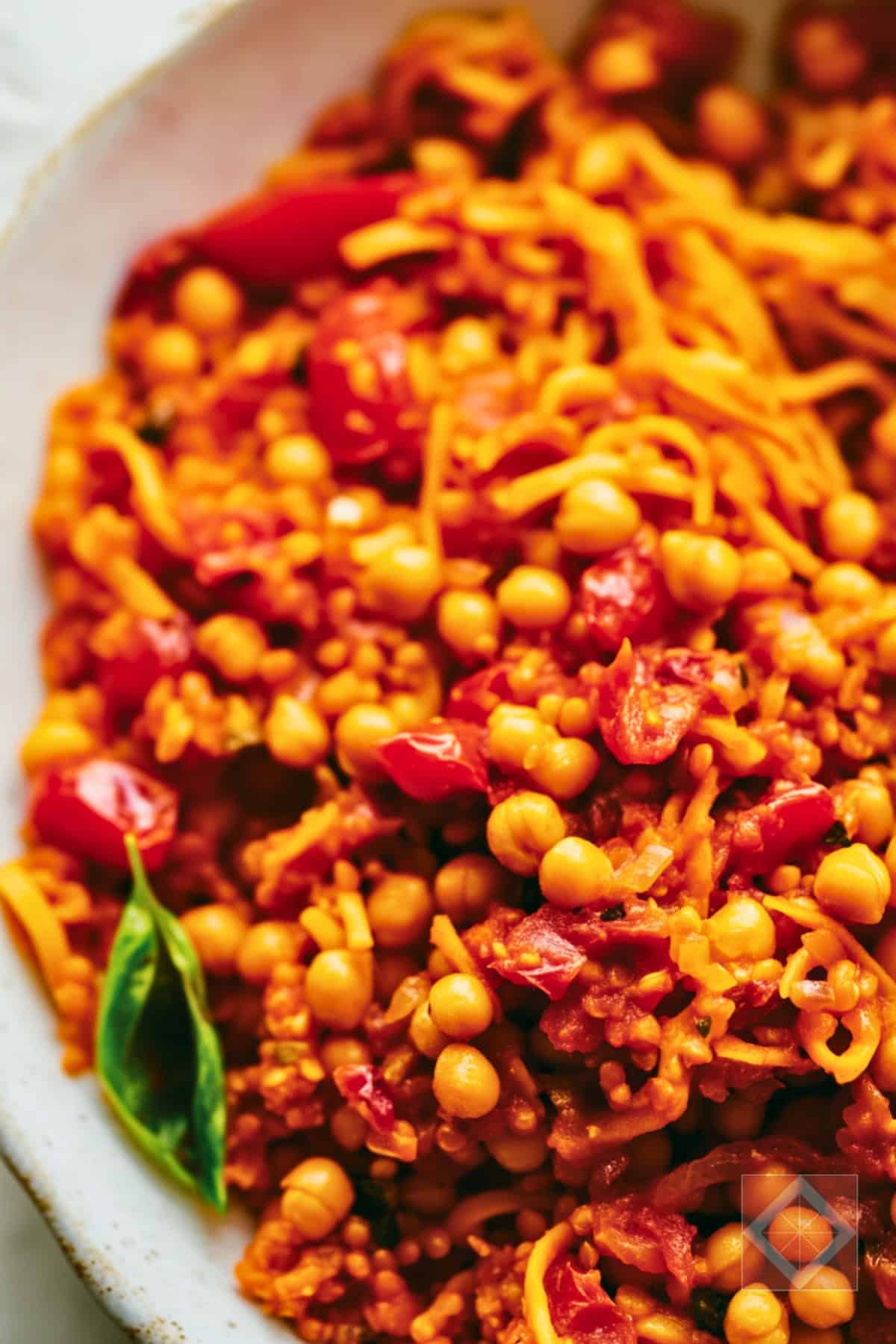 Bold & Briny Red Lentil Pasta: A Quick Vegan Recipe 4 Bold & Briny Red Lentil Pasta: A Quick Vegan Recipe - Bold Briny Red Lentil Pasta pin 2 midia