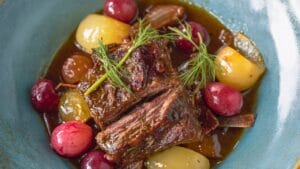 Easy Braised Short Ribs with Fennel & Pickled Grapes Instant Pot Recipe 1 Easy Braised Short Ribs with Fennel & Pickled Grapes Instant Pot Recipe - Braised Short Ribs with Fennel and Pickled Grapes One Pot midia