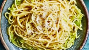 Try This Easy Pasta Recipe: Cabbage-io e Pepe at Home 1 Try This Easy Pasta Recipe: Cabbage-io e Pepe at Home - Cabbage io e Pepe midia