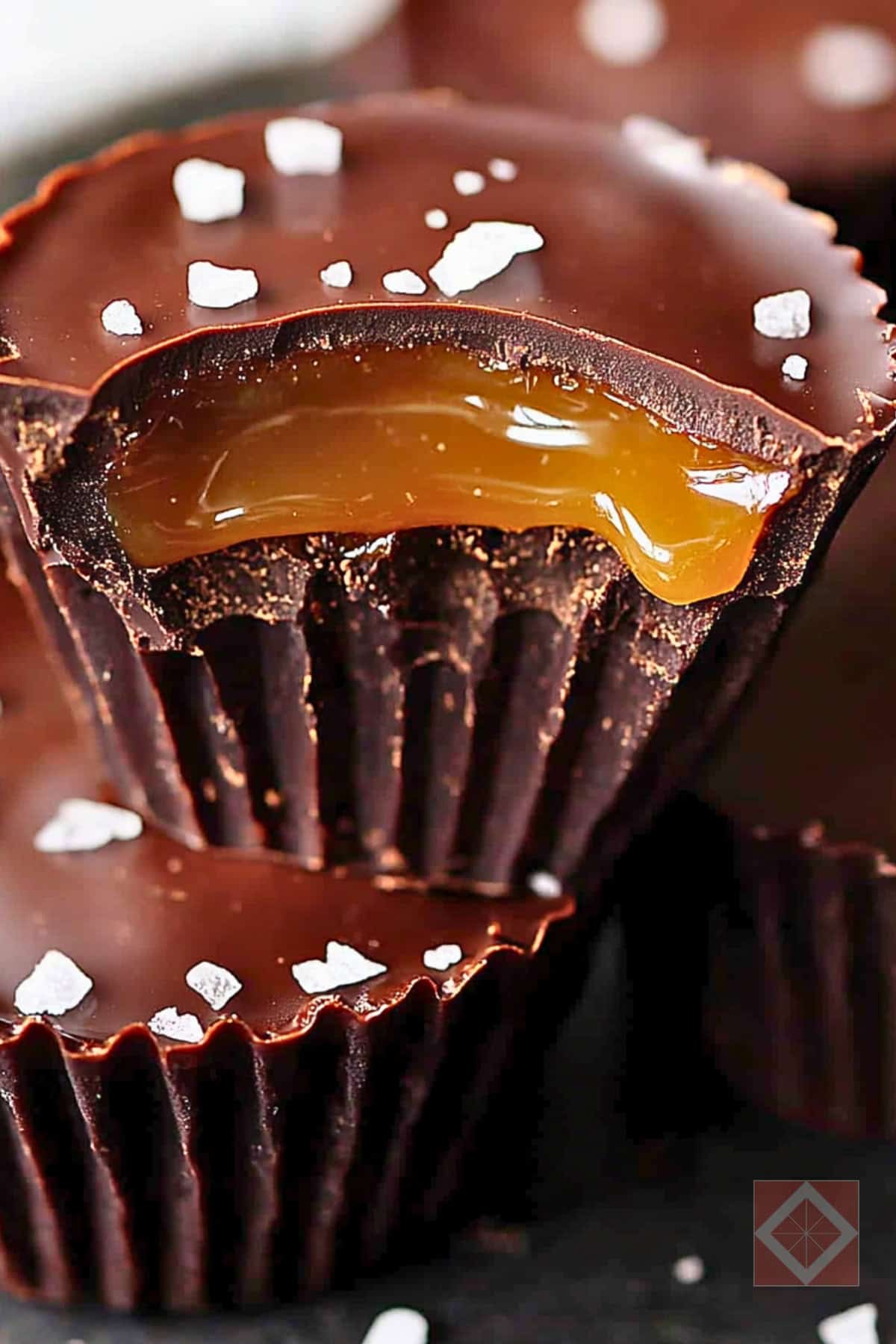Satisfy Your Sweet Tooth with This Keto Chocolate Treat 3 Satisfy Your Sweet Tooth with This Keto Chocolate Treat - Caramel Chocolate pin 1 midia
