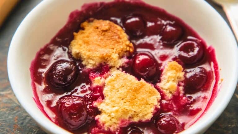 Best Cherry Cobbler One-Pot Recipe Easy Skillet Dessert to Love 9 Best Cherry Cobbler One-Pot Recipe Easy Skillet Dessert to Love - Cherry Cobbler Skillet Dessert midia