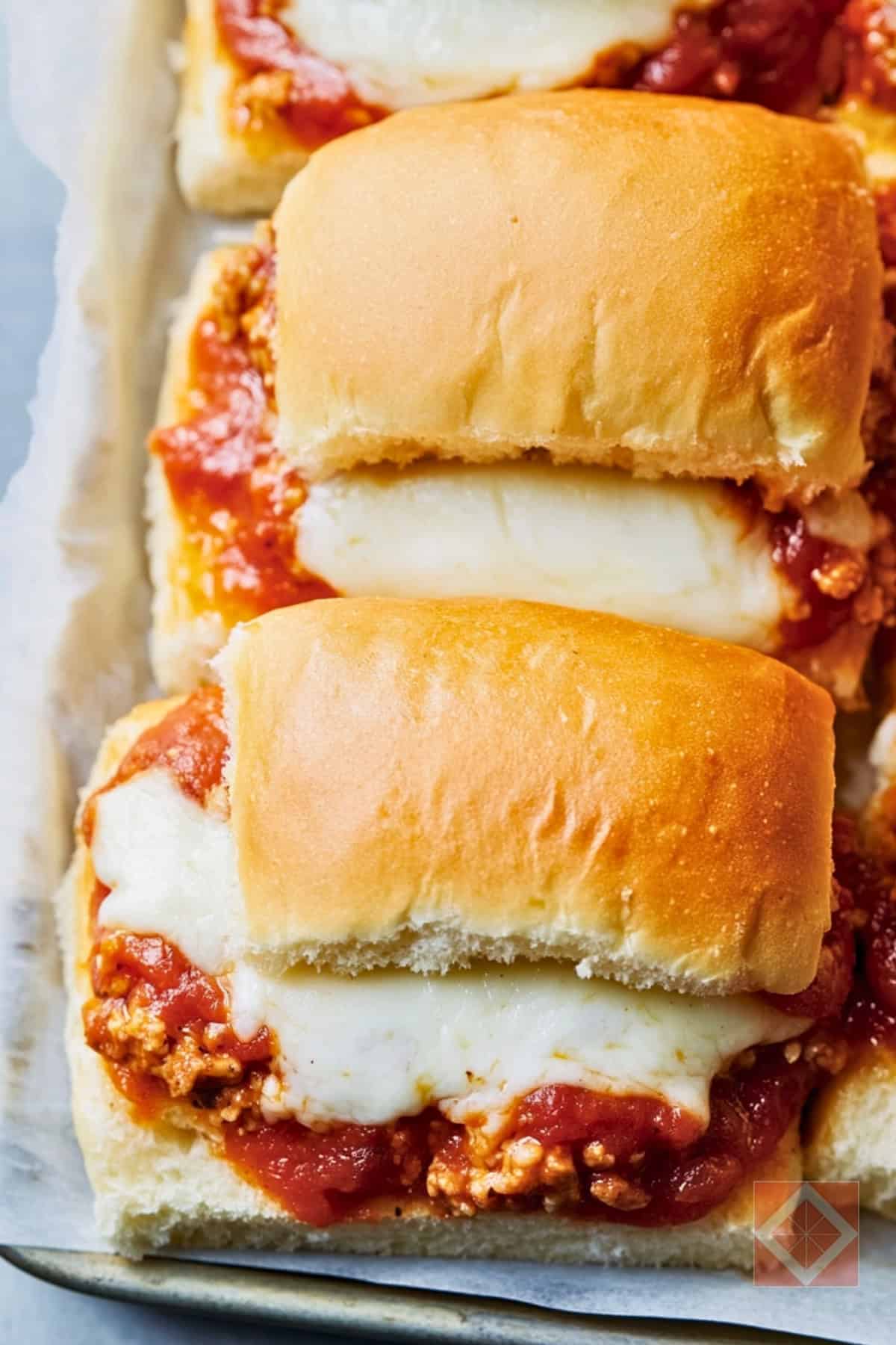 chicken parm sliders that taste like sunday, cook like tuesday 2 chicken parm sliders that taste like sunday, cook like tuesday - Chicken Parm Sliders pin 2 midia 1