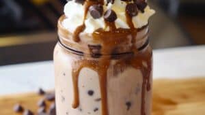 How to Make a Keto Chocolate Chip Frappuccino at Home - Chocolate Chip Frappuccino midia