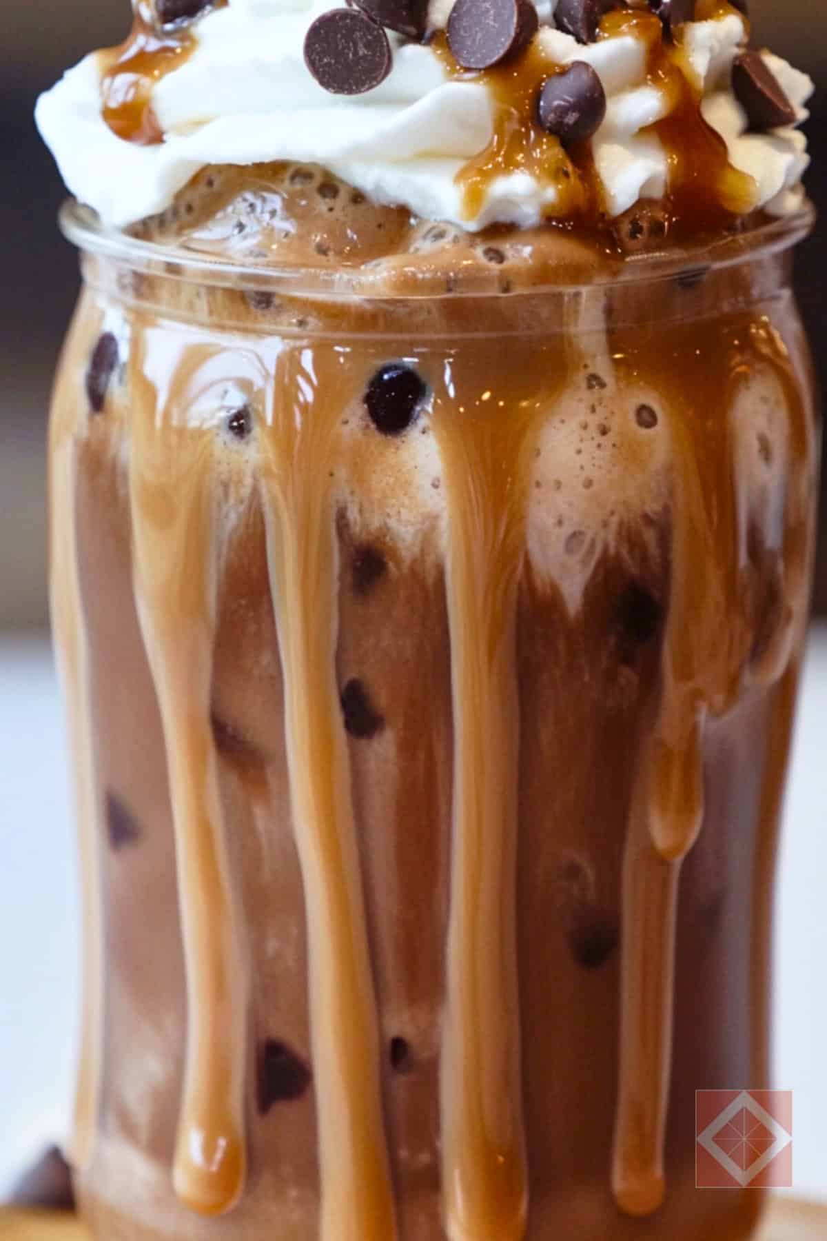 How to Make a Keto Chocolate Chip Frappuccino at Home 4 How to Make a Keto Chocolate Chip Frappuccino at Home - Chocolate Chip Frappuccino pin 2 midia