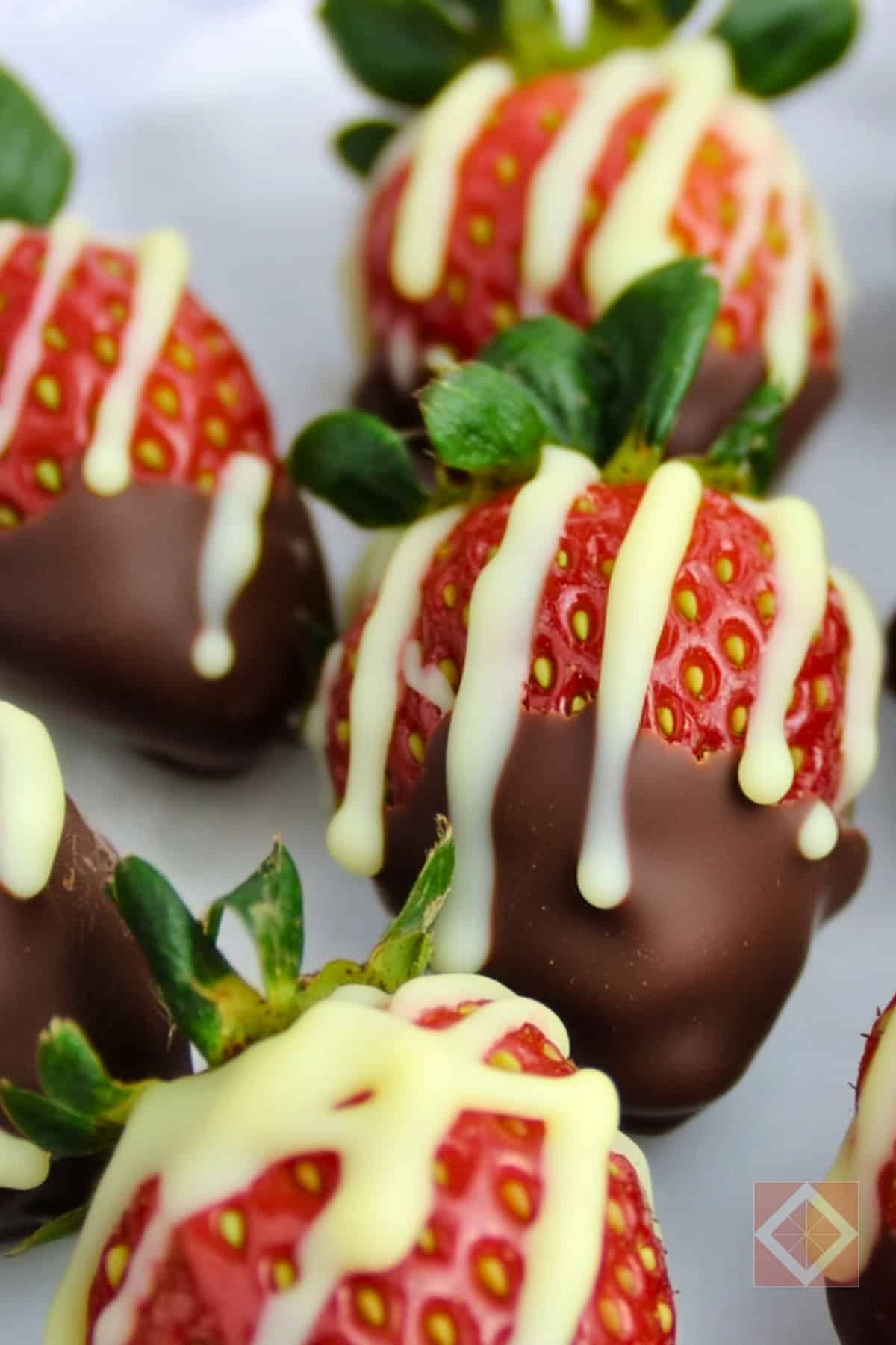 Chocolate Covered Strawberries for a Keto-Friendly Dessert 5 Chocolate Covered Strawberries for a Keto-Friendly Dessert - Chocolate Covered Strawberries pin 3 midia