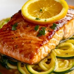 Low-Sodium Citrus-Glazed Salmon for the DASH Diet 4 Low-Sodium Citrus-Glazed Salmon for the DASH Diet - Citrus Glazed Salmon with Zucchini Noodles midia
