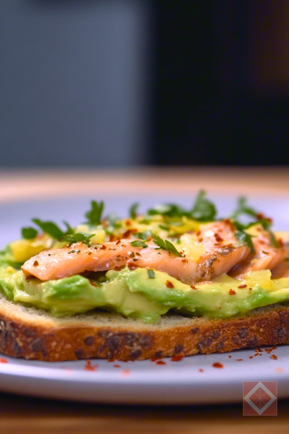 12 Mediterranean DASH Diet Breakfasts That Don’t Taste Like You're Dieting 9 12 Mediterranean DASH Diet Breakfasts That Don’t Taste Like You're Dieting - Diet Avocado Toast with Smoked Trout pin 1 midia