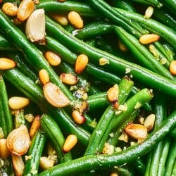 Healthy Green Beans with Pine Nuts: DASH Diet Style 6 Healthy Green Beans with Pine Nuts: DASH Diet Style - Diet Green Beans with Pine Nuts and Garlic midia
