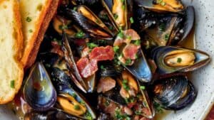 Quick & Easy 15 Min Mussels Recipe with Garlic Butter 1 Quick & Easy 15 Min Mussels Recipe with Garlic Butter - Easy Mussels midia