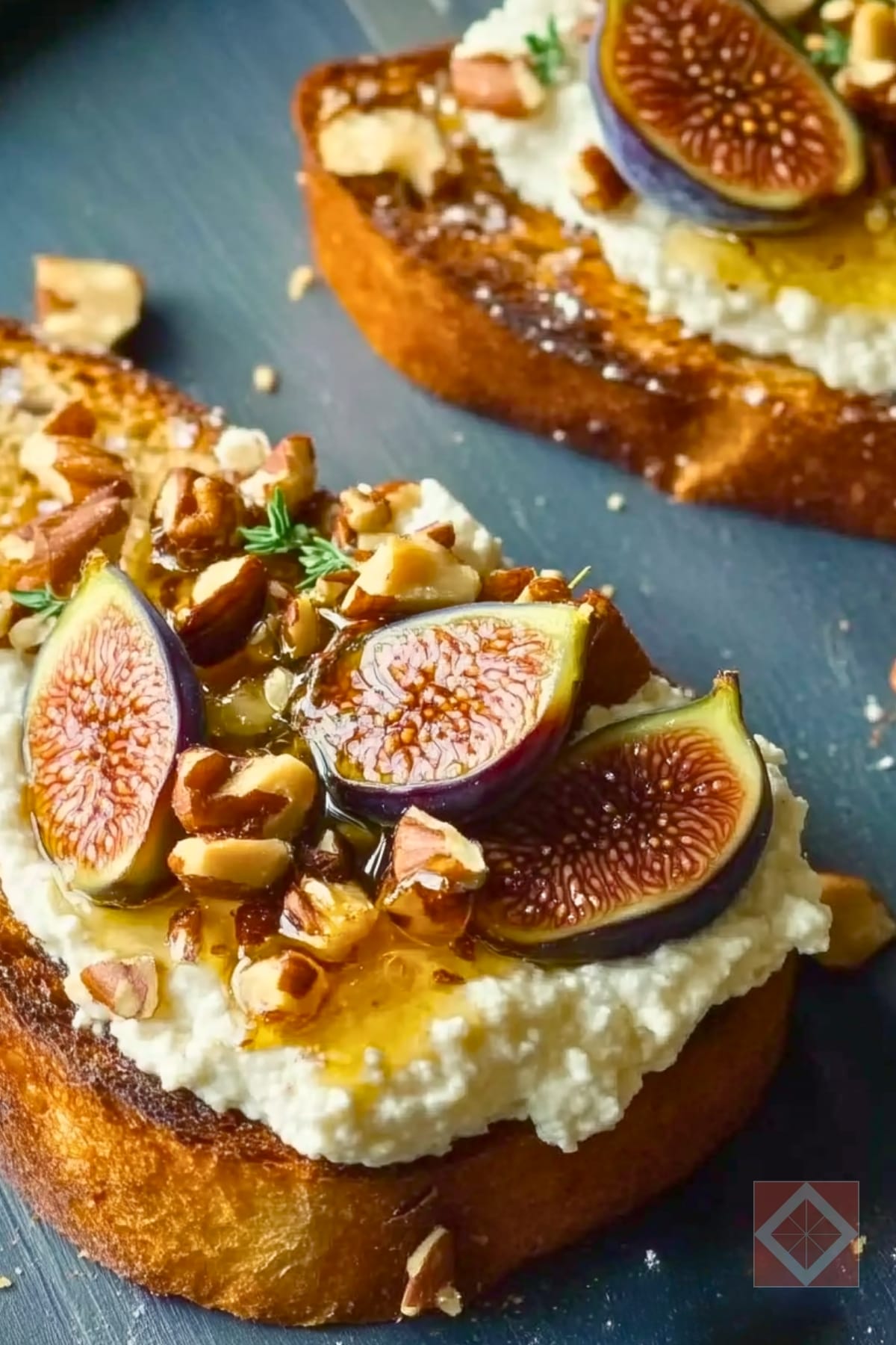 Creamy Ricotta & Fig Toast for the Dash Diet 4 Creamy Ricotta & Fig Toast for the Dash Diet - Fig and Ricotta Toast with Walnuts and Honey pin 2 midia
