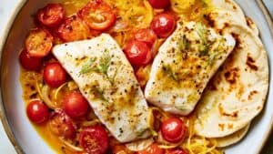 15 Min Mediterranean Fish with Saffron-Infused Tomatoes 1 15 Min Mediterranean Fish with Saffron-Infused Tomatoes - Fish Recipe with Saffron Cherry Tomatoes midia